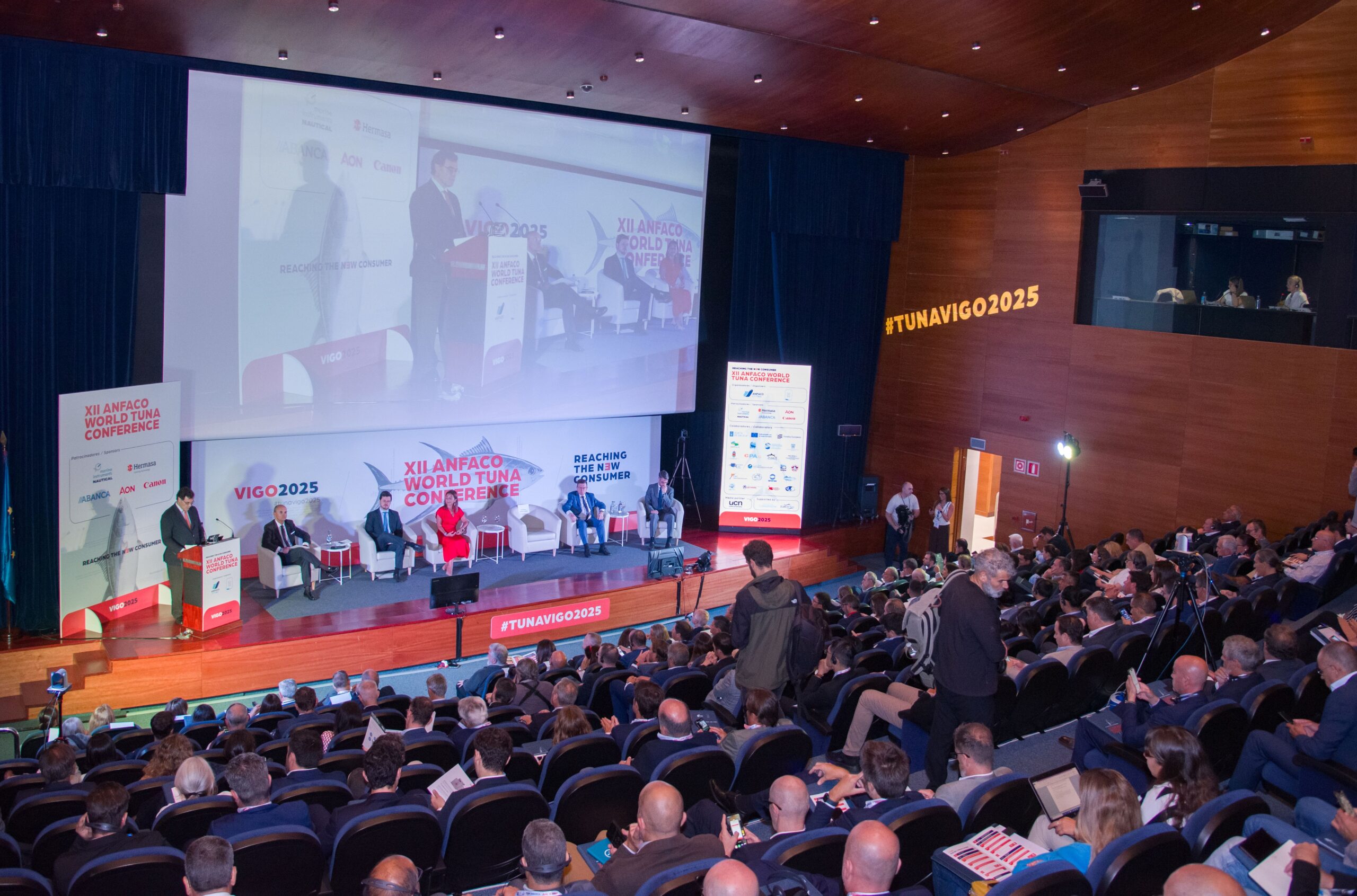 DECLARACIÓN DE LA INDUSTRIA ATUNERA MUNDIAL XII ANFACO WORLD TUNA CONFERENCE “REACHING THE NEW CONSUMER”
